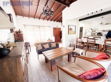Casa · 153m² · 5 Ambientes · 2 Cocheras · Casa en Venta Bella Vista 5 Ambientes con Pileta y Doble Cochera