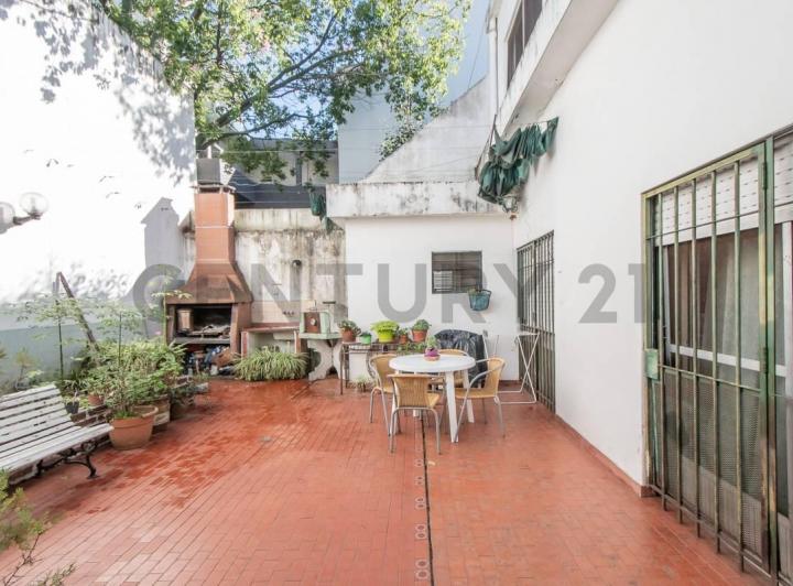 Casa · 208m² · 6 Ambientes · 1 Cochera
