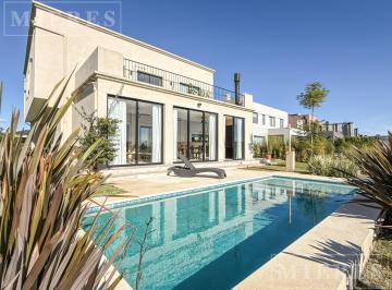 Casa · 293m² · 7 Ambientes · 2 Cocheras · Casa Sustentable en Venta Sobre Lote a Espejo de Agua en Barrio Ceibos Puertos