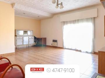 Casa · 241m² · 3 Ambientes · 1 Cochera · Casa 3 Ambientes con 2 Locales y Amplio Patio Venta - Boulogne
