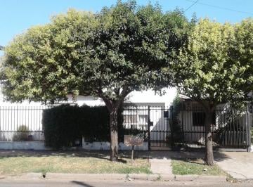 Casa · 80m² · 4 Ambientes · 1 Cochera · Casa 4 Ambientes Venta - Boulogne