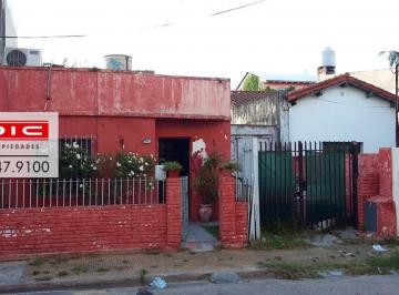 Casa · 90m² · 4 Ambientes · 1 Cochera · Prop de 4 Amb C/3 Dorm, Baño y Cochera en Boulogne