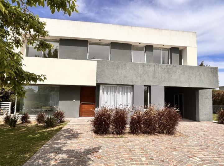 Casa · 275m² · 5 Ambientes