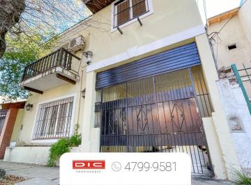 Casa · 200m² · 6 Ambientes · 2 Cocheras · Casa 3 Dorm. Venta - La Lucila - Vias/maipu