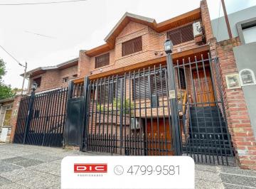 Casa · 188m² · 6 Ambientes · 2 Cocheras · Triplex 3 Dorm. Venta - Olivos - Maipu/uzal