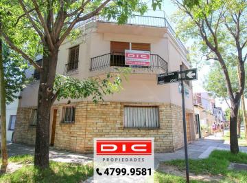 Casa · 145m² · 4 Ambientes · 1 Cochera · Casa 4 Ambientes Venta con Balcon Terraza y Cochera en Olivos