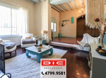 Casa · 265m² · 6 Ambientes · 1 Cochera · Chalet 6 Ambientes Venta con Suite Escritorio Patio Jardin y Cochera en Olivos