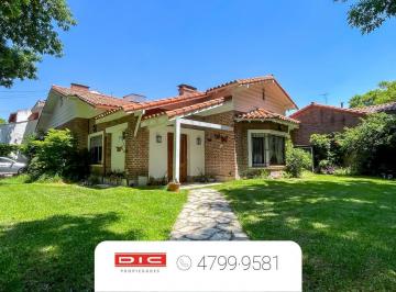 Casa · 200m² · 6 Ambientes · Casa 4 Dorm. Venta - La Lucila - Vias/maipu