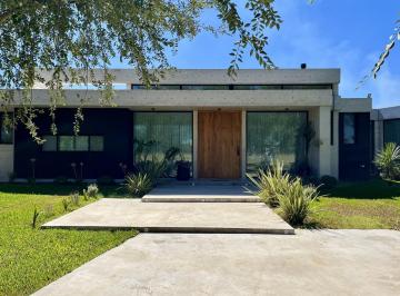 Casa · 330m² · 5 Ambientes · 2 Cocheras · Exclusiva Casa en Haras San Pablo