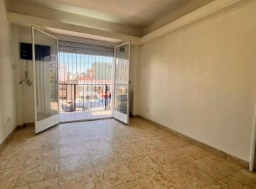 Departamento de 3 ambientes, Almagro · 3 Ambientes Al Frente con Balcón | Impecable Estado y Excelente Luz Natural
