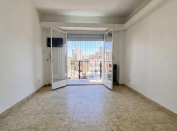 Departamento de 3 ambientes, Almagro · 3 Ambientes Al Frente con Balcón | Impecable Estado y Excelente Luz Natural