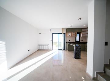 Casa · 98m² · 4 Ambientes · 2 Cocheras · A Estrenar Posesion Inmediata Campos de Manantiales Rec/menor Financiacion 48 Cuotas