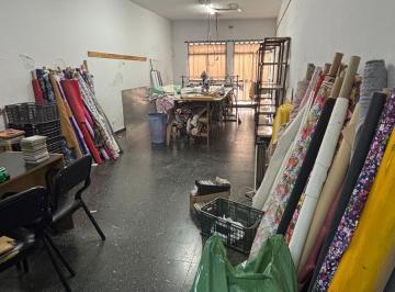 Oficina comercial · 44m² · 1 Ambiente · Oficina o Deposito en Once! 44 m² Baño Privado! Uriburu y Av Corrientes