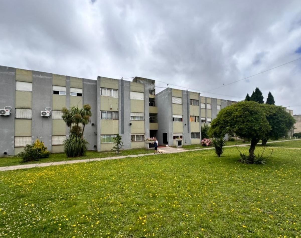 Departamento de 5 ambientes con excelente luminosidad, ubicado en segundo piso