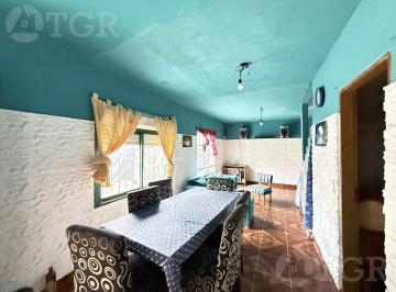 Casa · 150m² · 5 Ambientes · 1 Cochera · Dos Casas en Venta en un Lote Propio en Temperley