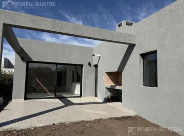 Casa · 185m² · 4 Ambientes · Casa en Venta en Santa Lucia