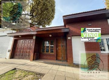 Casa · 110m² · 3 Ambientes · 1 Cochera · Venta Casa 3 Ambientes con Garaje y Parque Barrio San Cayetano