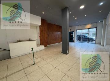 Local comercial · 130m² · Local en Venta Planta Baja con Sotano Deposito Vestuarios