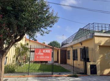 Casa de 4 ambientes, Morón · Venta Casa Castelar Sur Calle Juan Vucetich 2900, 184 M²,jardin, Parrilla, Terraza