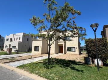 Casa · 178m² · 3 Ambientes · 4 Cocheras · Casa en Venta en El Cantón Norte, El Cantón, Escobar