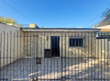 Casa · 95m² · 4 Ambientes · 1 Cochera · Casa a La Venta en San Fernando