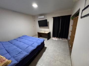 Casa de 5 ambientes, La Banda · Casa Amplia con Pileta y Quincho con Asador – Ideal Para Disfrutar Todo El Añ