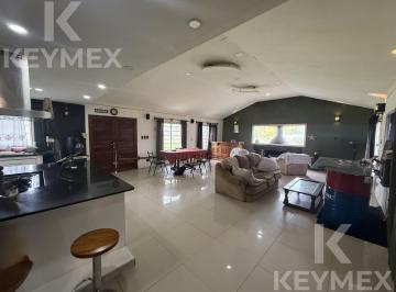 Casa · 255m² · 7 Ambientes · Casa en Arturo Segui