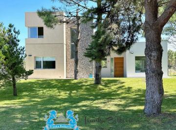 Casa de 5 ambientes, Costa Esmeralda · Venta Costa Esmeralda: Casa con Vista Al Golf y Ubicación Estratégica