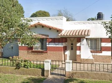 Casa · 176m² · 5 Ambientes · 1 Cochera · Casa en Venta en Susana – Amplio Terreno y Gran Potencial de Crecimiento