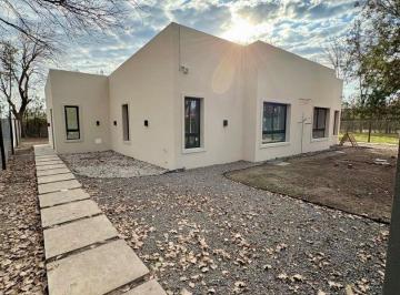 Casa · 90m² · 3 Ambientes · 2 Cocheras · Venta Casa 2 Dorm. en Funes!