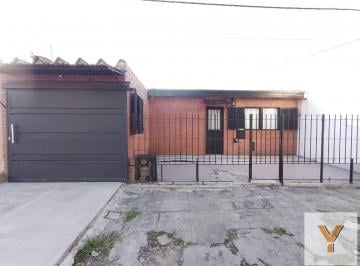 Casa · 120m² · 3 Ambientes · 2 Cocheras · Casa en Venta - 2 Dorm. 1 Baño - Cocheras - 144 m² - La Plata