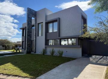 Casa · 150m² · 5 Ambientes · 2 Cocheras · Las Cañitas, Casa a Estrenar, 2 Dorm.