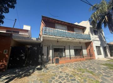 PH · 105m² · 5 Ambientes · 2 Cocheras · ¡PH Al Frente con 4 Dorm. en 2 Plantas!