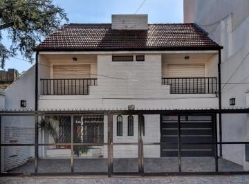 Casa · 120m² · 4 Ambientes · 3 Cocheras · Casa en Venta de 4 Ambientes en Villa del Parque C Parrilla Cochera