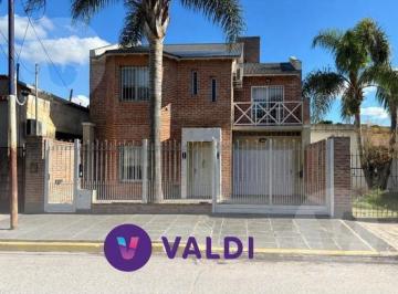 Casa · 174m² · 4 Ambientes · 3 Cocheras · Casa a La Venta en Ezeiza - Apto Crédito