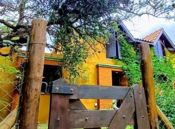Casa · 47m² · 2 Ambientes · 1 Cochera · Hermosa Casa Céntrica Merlo San Luis a 2 Cuadras de Av del Sol!