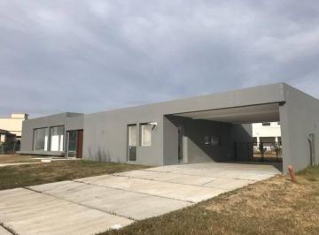 Casa · 147m² · 5 Ambientes · Casa Chalet en Venta en El Refugio, Haras Santa Maria, Escobar