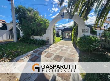 Casa · 185m² · 4 Ambientes · 3 Cocheras · Casa en Venta en Aranjuez Country Club. Apto Credito