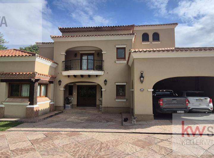 Casa · 556m² · 10 Ambientes · 2 Cocheras