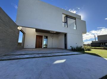 SCO-SCO-48_2 · Casa en Venta con Gran Diseño. San Sebastian, Escobar