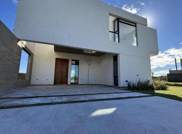 Casa · 218m² · 5 Ambientes · Casa en Venta con Gran Diseño. San Sebastian, Escobar