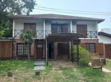 Casa · 85m² · 4 Ambientes · Casa en Venta - 2 Dorm. 4 Baños - Villa Gesell