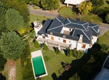 Casa · 542m² · 6 Ambientes · Casa en Abril Club de Campo