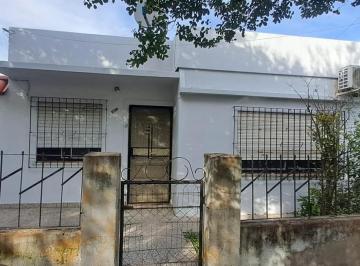 Casa · 77m² · 3 Ambientes · Amplia Casa en Planta Baja