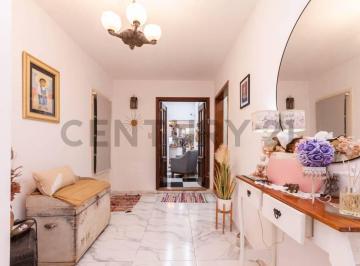 Casa · 227m² · 4 Ambientes · 1 Cochera · Venta Casa 4 Ambientes con Cochera en Lanús