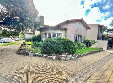 Casa de 3 ambientes, Morón · Hermoso Chalet de Estilo Ubicado en Castelar Sur