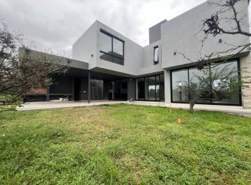 Casa · 360m² · 7 Ambientes · 2 Cocheras · Casa Exclusiva en Pankana Country a Estrenar en Villa Warcalde