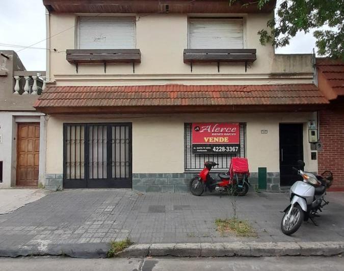 Casa · 340m² · 12 Ambientes · 1 Cochera