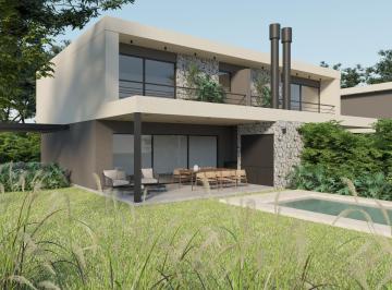 Casa · 185m² · 4 Ambientes · 2 Cocheras · Venta de Casa en Barrio Cerrado con Portón en Bella Vista