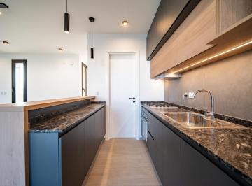 Casa · 157m² · 3 Dormitorios · 2 Cocheras · Casa en Venta 3 Dorm en Quebradas de Manantiales